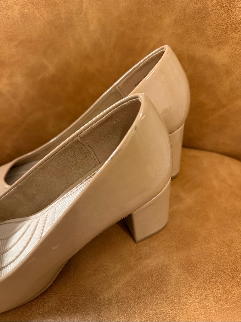 Easy Street Beige Block Heel Pump. Size 8. - Picture 14 of 14